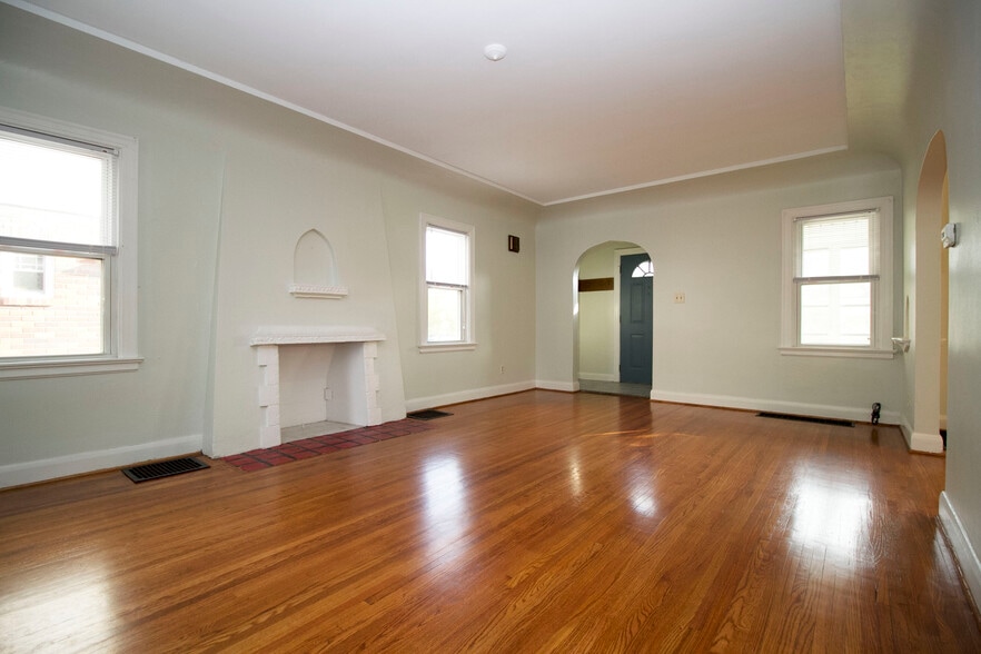 Building Photo - 3633 Elmhurst Rd