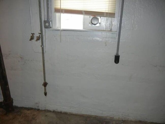 Building Photo - Beautiful 2 Bed 1 Bath Home