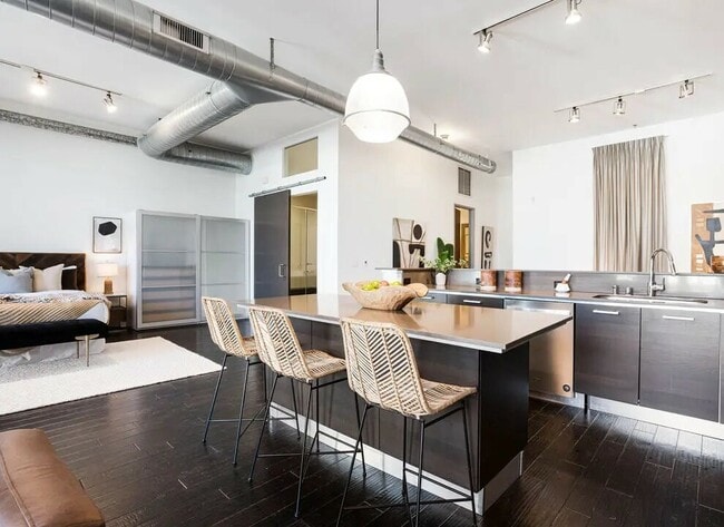 Building Photo - 13320 Beach Ave