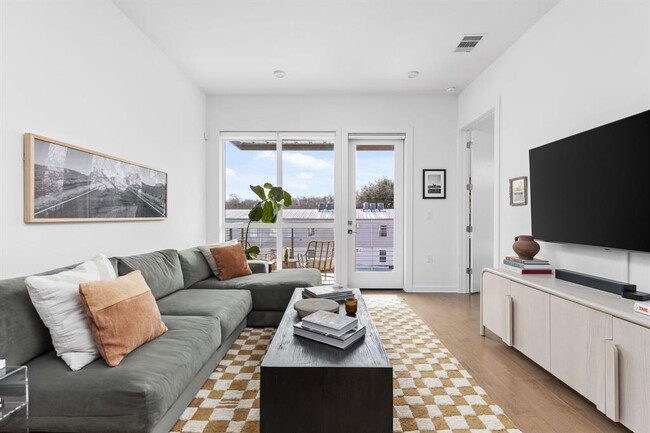 Building Photo - 207 W Johanna St