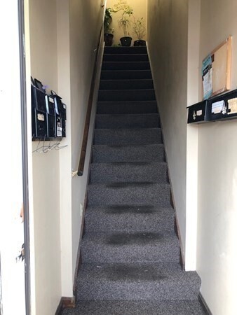 Building Photo - 39 Meadow St