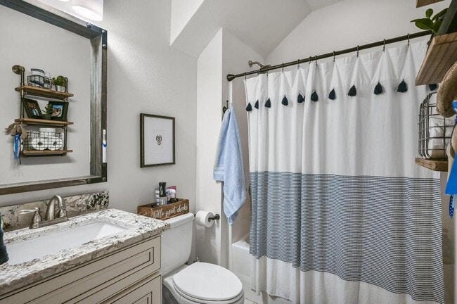 Building Photo - 995 Airport Rd