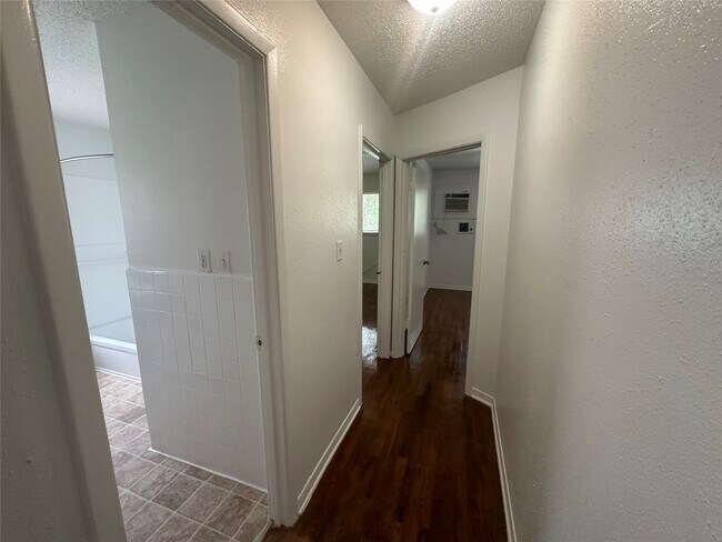 Building Photo - 4921 Crawford St