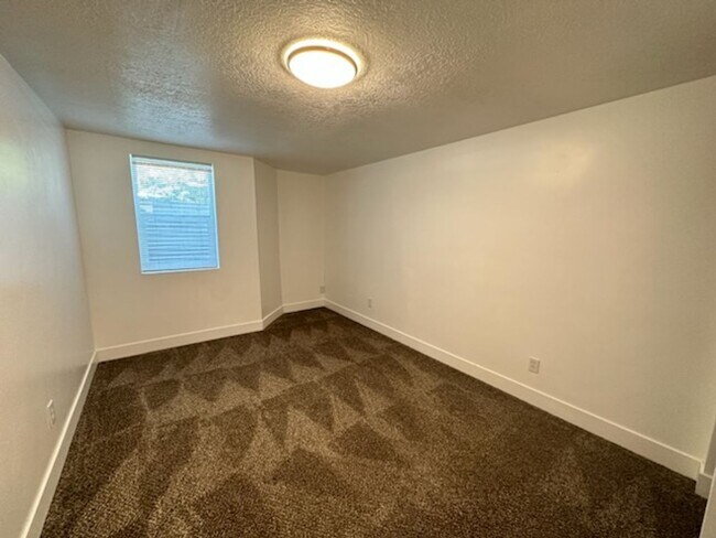 Building Photo - 1835 Downington Ave DUPLEX