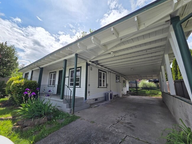 Building Photo - Sweet Home on Spring Street! 2 Bed, 1 Bath w/ Fenced Yard & Carport!