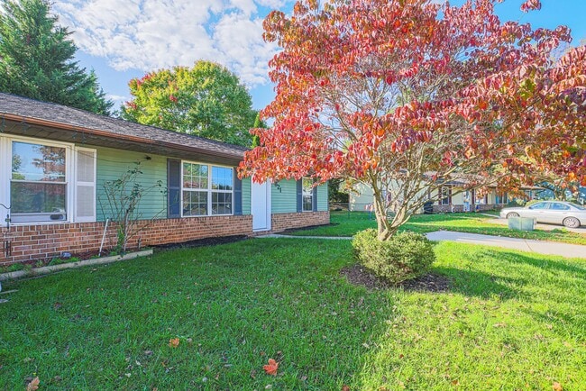 Building Photo - 821 Johahn Dr