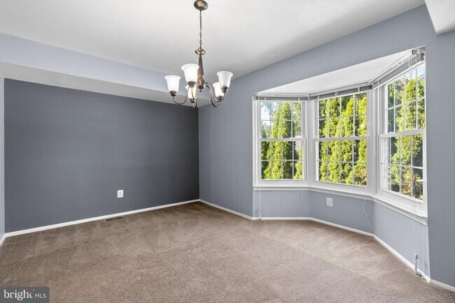 Building Photo - 4706 Bates Dr