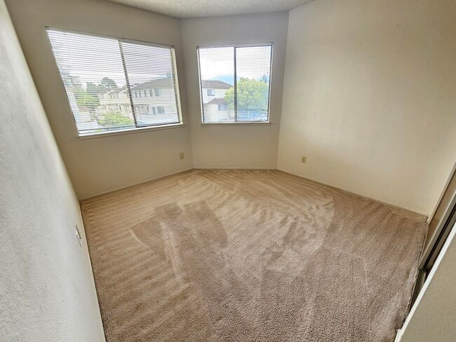 Building Photo - 5025 Valley Crest Dr