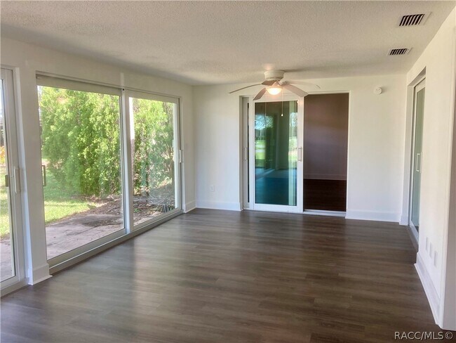 Building Photo - 11499 W Bayshore Dr