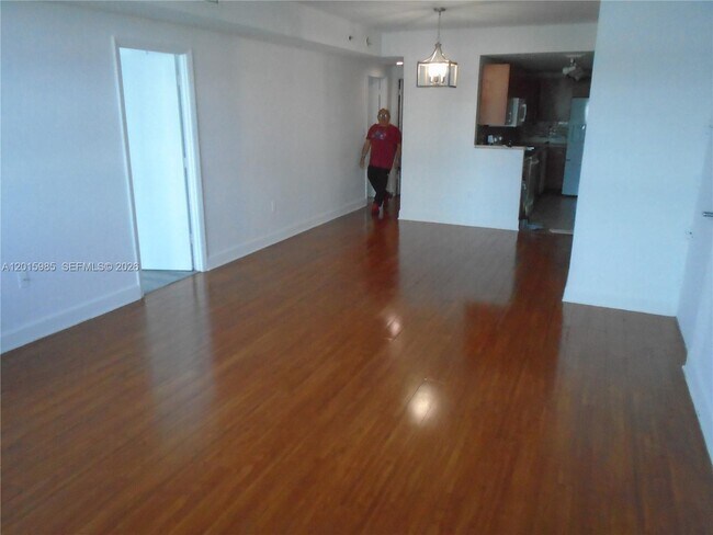 Building Photo - 7501 E Treasure Dr