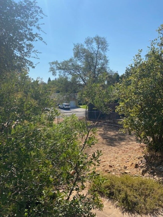 Building Photo - Spacious Home in West Redding!  Close to M...