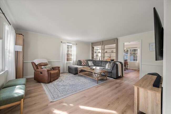 Building Photo - 537 Braxton Ave