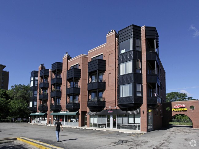 Primary Photo - 1500 N Damen Apartments