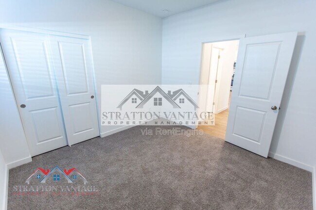 Building Photo - 7439 S 76th Dr