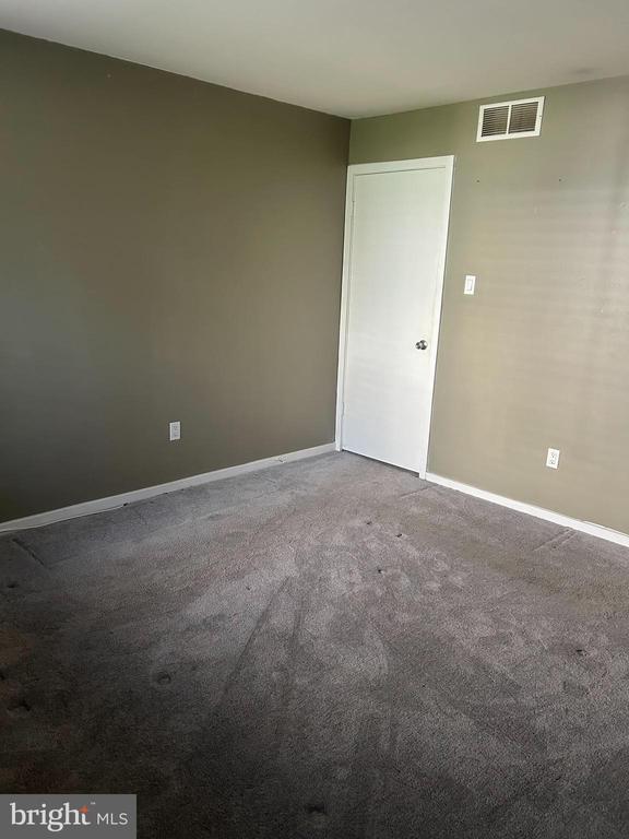 Building Photo - 413 Gregorys Way