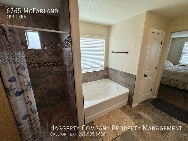 Building Photo - West El Paso 4 bed Refrig A/C with 3 car g...