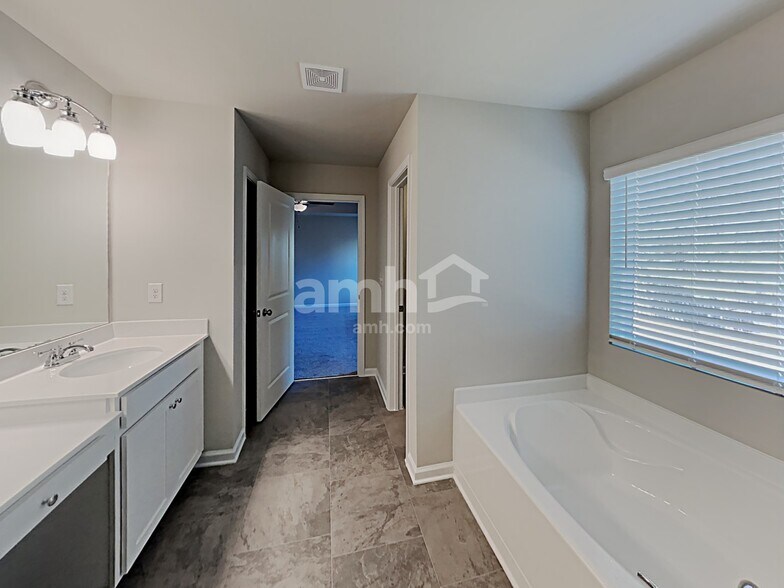 Building Photo - 214 Omega Ct