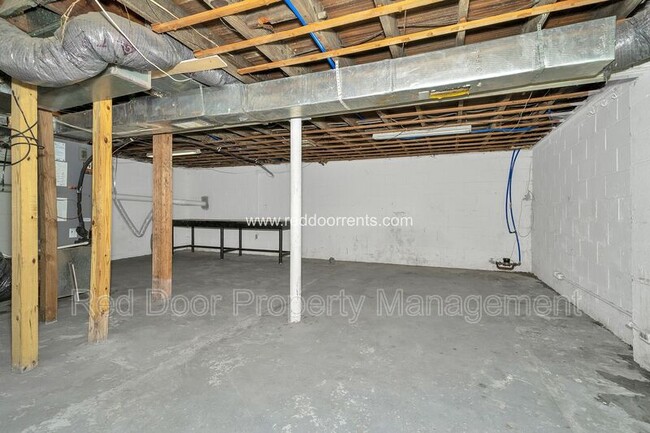 Building Photo - 601 N Sherman Dr
