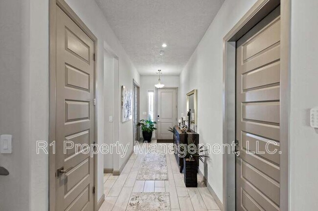 Building Photo - 1551 Corta Corona