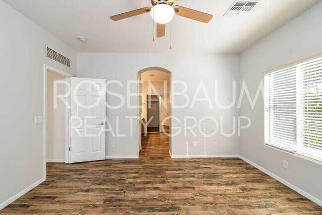 Building Photo - 1949 W Olive Way