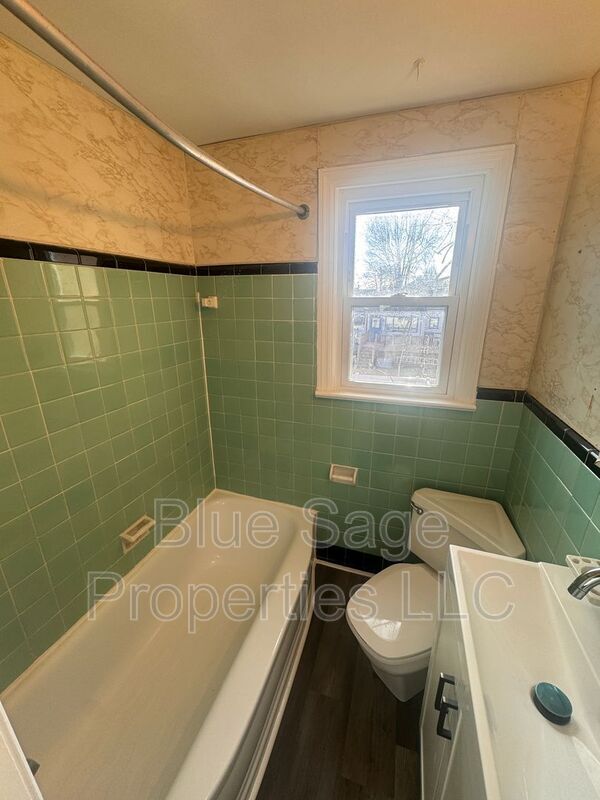 Building Photo - 1024 Broad St