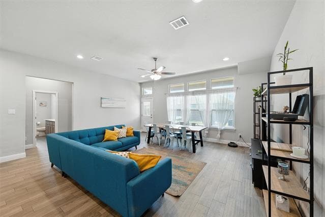 Building Photo - 3451 Hidden Holw Dr