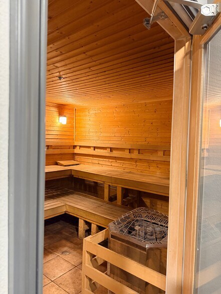 Gym Sauna - 3950 Ohio St