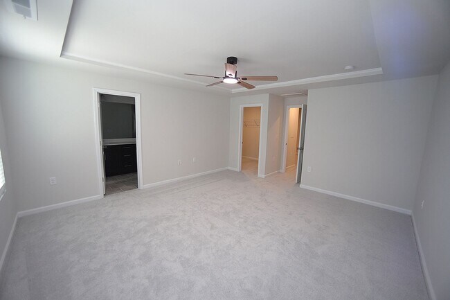 Building Photo - Beautiful 3 Bed+Bonus+2 Car Garage Townhome in New Wake Forest Community