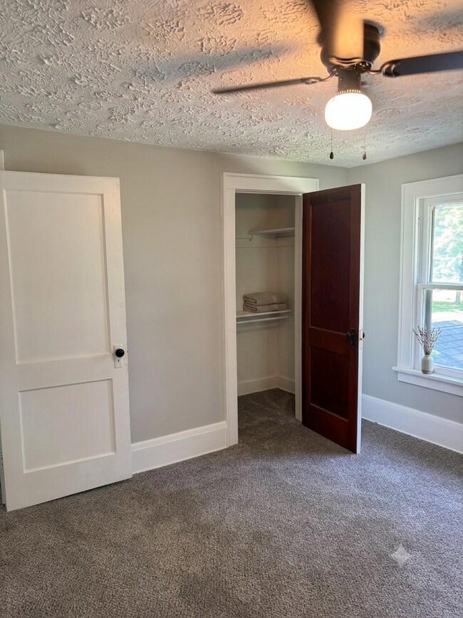 Building Photo - 4028 Harper Ave