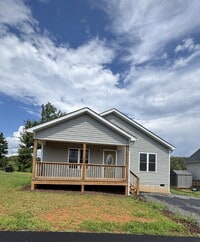 Building Photo - 321 Quinn Hill Ln