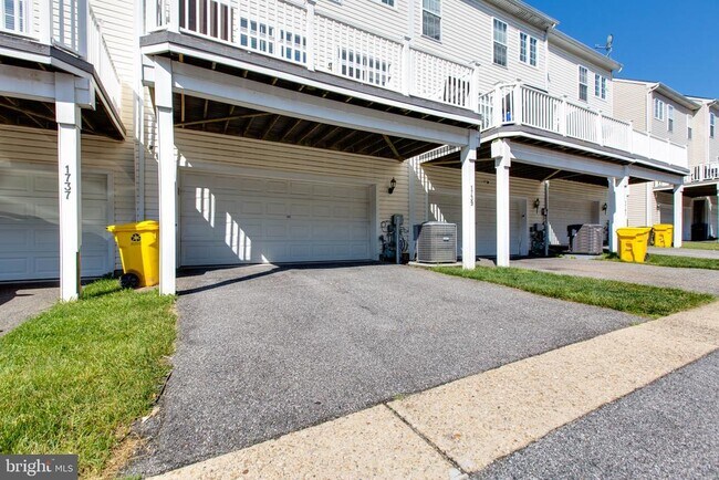 Building Photo - 1739 Theale Way