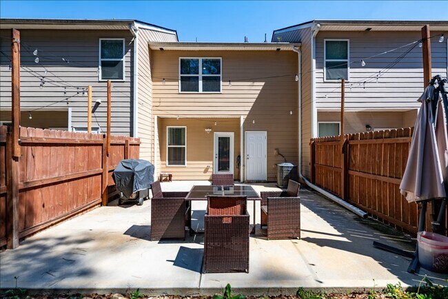 Building Photo - 2514 Piering Dr