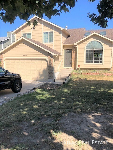 Building Photo - 3820 Dolphin Cir