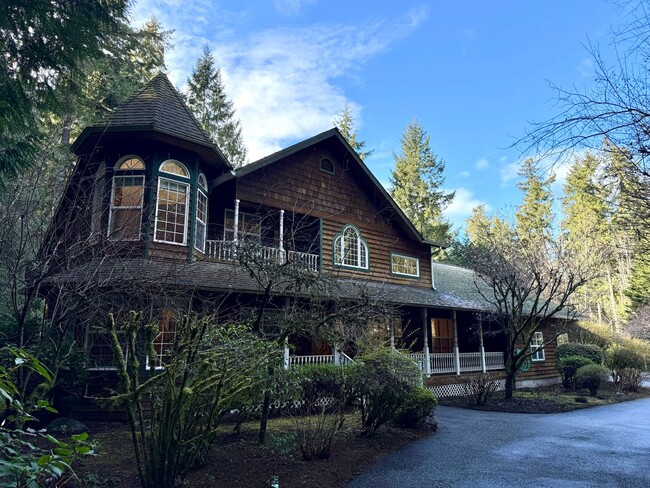 Building Photo - Expansive Bainbridge Island home and prope...