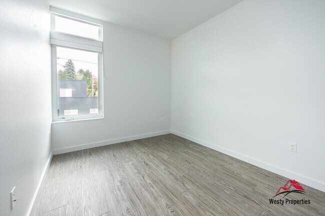 Building Photo - 4647 SE 40th Ave