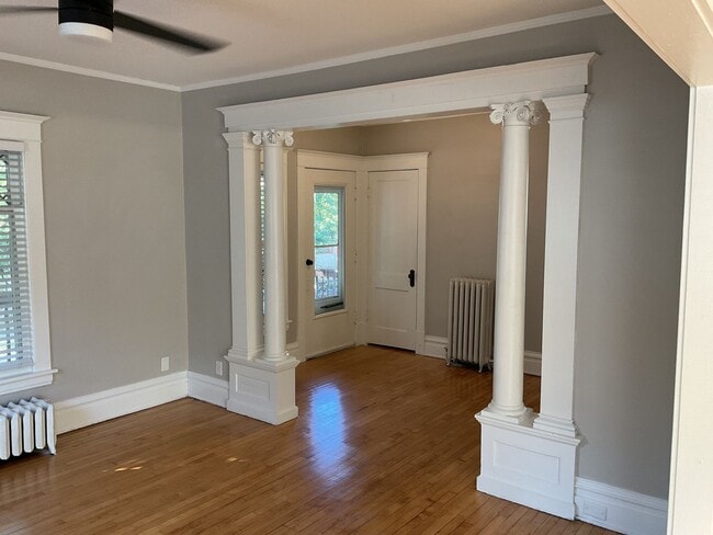 Building Photo - Beautifully Updated 4 BR/2 BA Upper-Level Duplex in Minneapolis with 2-Car Garage!