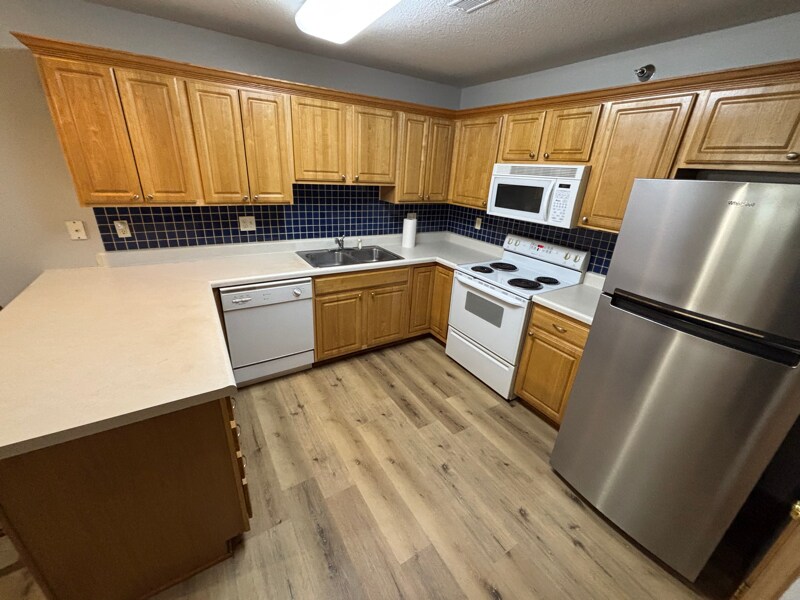 Building Photo - 5908 Sutton Pl