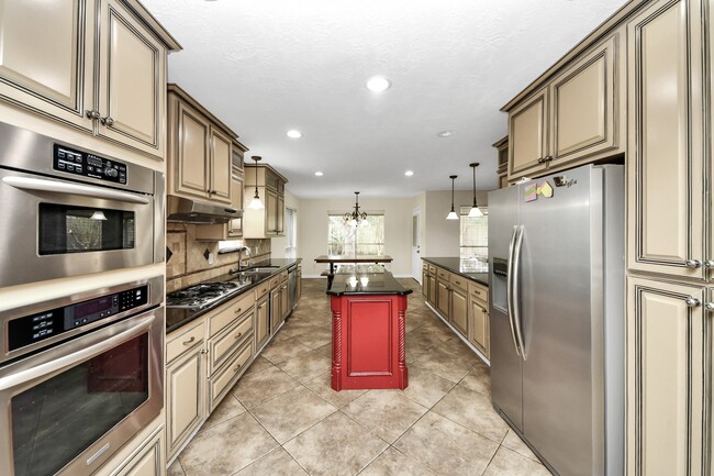 Building Photo - 1024 Glenview Dr