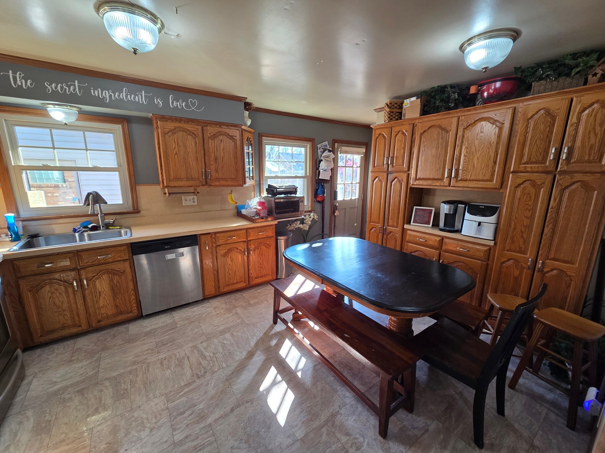 Building Photo - 2257 E Eichel Ave