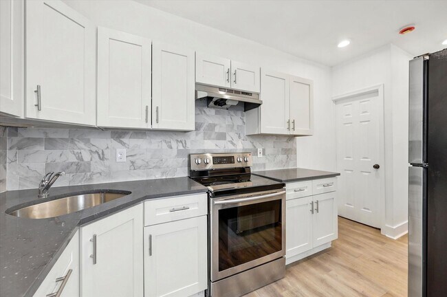Building Photo - 2BR/3BA House | Kensington