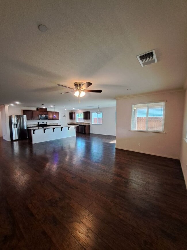 Building Photo - Move in Special: $500 Off the 1st Month's Rent – Stunning and Spacious Home – Don't Miss This!