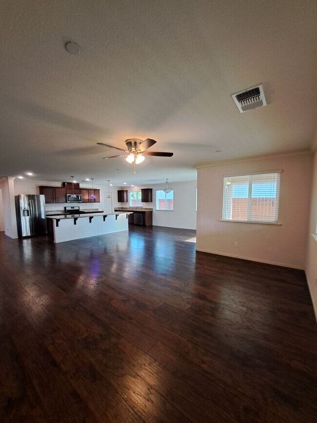 Building Photo - Stunning and Spacious - Don't Miss This Rental Home!