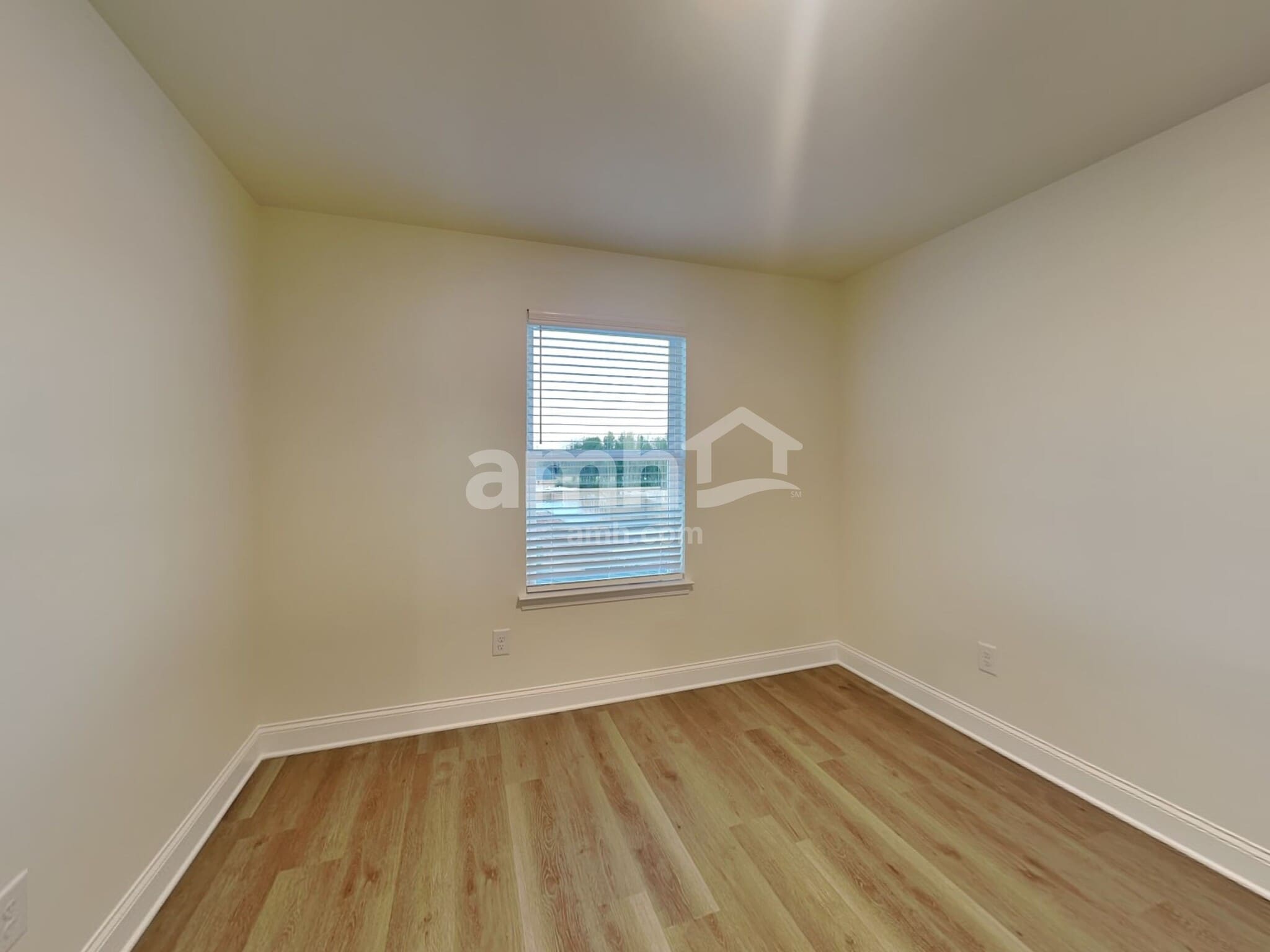 Building Photo - 870 Jubilation St