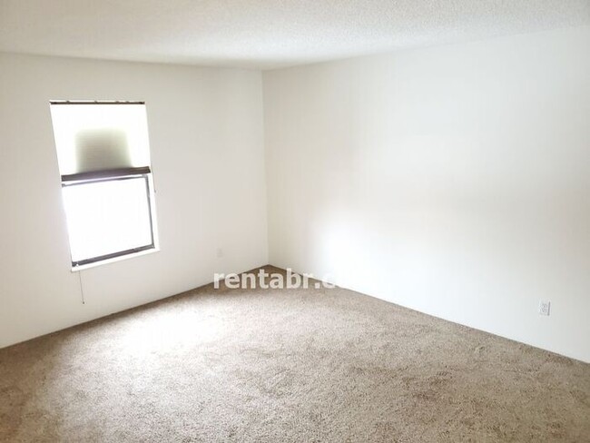 Building Photo - Spacious Snowbird Condo in Lakewood for Re...