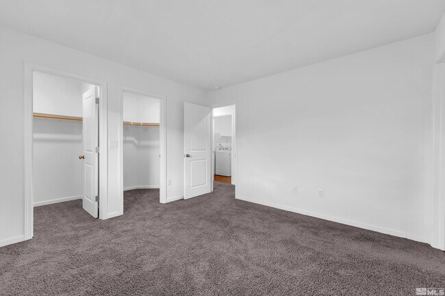 Building Photo - 698 Valmy Dr