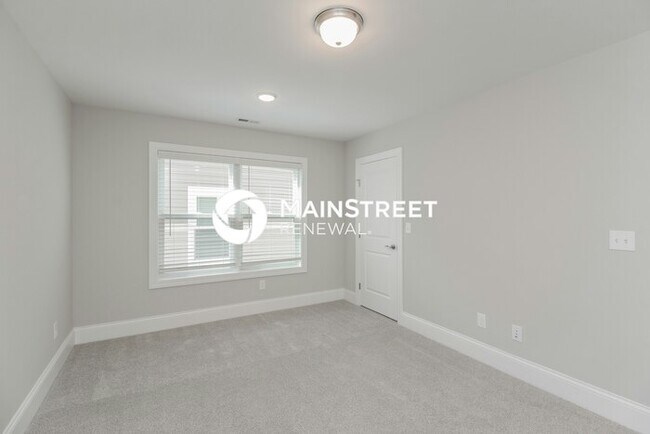Building Photo - 4 Bedroom Pet-Friendly Home in Huntersville, NC with Main Street Renewal