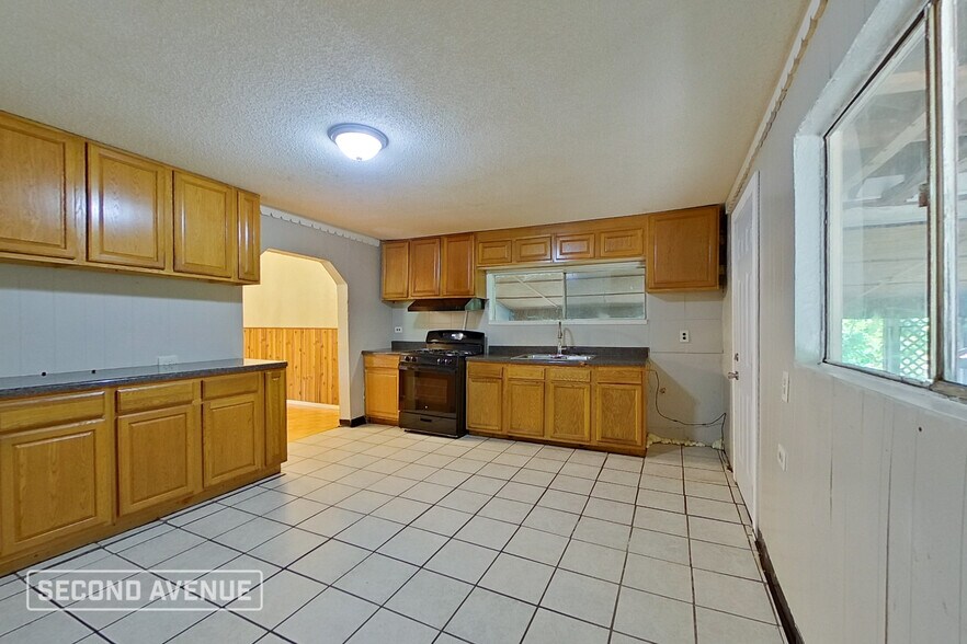 Building Photo - 1110 9th Ave