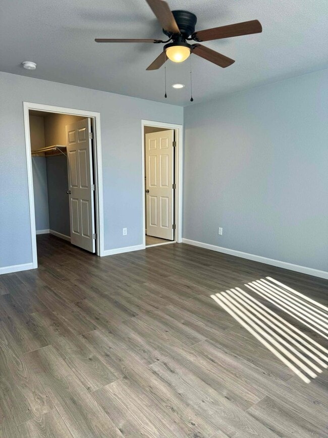 Building Photo - 324-326 W Coral Dr