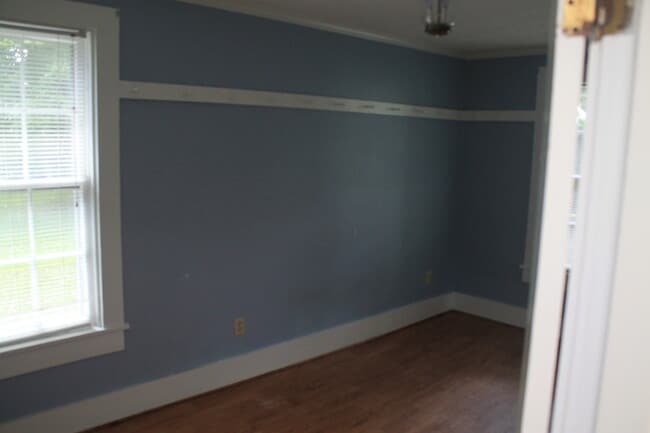 Building Photo - 506 E College St