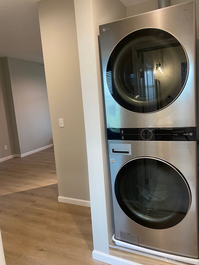 Building Photo - Beautiful Renovated Condo in The Hill